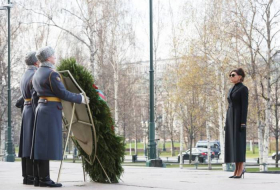 Первый вице-президент Мехрибан Алиева посетила в Москве могилу Неизвестного солдата (ФОТО)