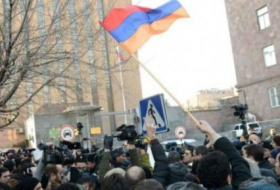 В Ереване окружили посольство России и угрожают депутату Виноградову ИЗ-ЗА ГАРЕГИНА НЖДЕ