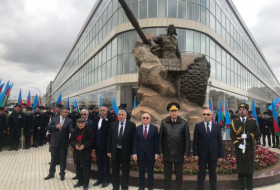 В Баку открыт памятник Национальному Герою Альберту Агарунову (ФОТО)