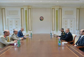 Ильхам Алиев принял делегацию во главе с председателем Военного комитета НАТО (ФОТО)