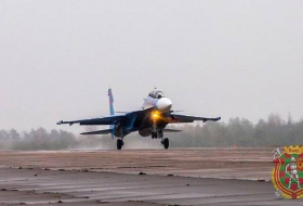 Вторая пара боевых самолетов Су-30 СМ прибыла в Беларусь