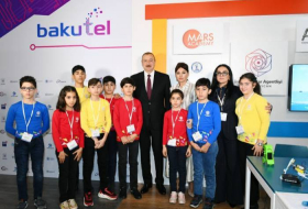Ильхам Алиев и Мехрибан Алиева на выставке Bakutel-2019 ознакомились со стендом, подготовленным детьми шехидов