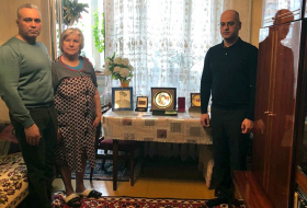 Сотрудники аппарата военного атташе Азербайджана в Беларуси навестили мать Национального героя Азербайджана