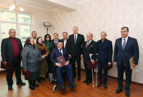 Ильхам Алиев принял участие в церемонии предоставления квартир и автомобилей инвалидам Карабахской войны