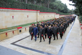 Личный состав Министерства обороны Азербайджана посетил Аллею шехидов (ФОТО)