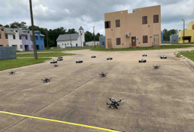 Военные США испытали группу из множества разноклассовых роботов