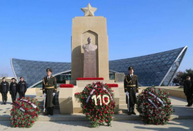 Азербайджанские военные почтили память Ази Асланова - ФОТО