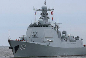 Китайский эсминец навел лазер на самолет-разведчик ВМС США