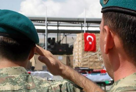 Минобороны Турции: Пятеро турецких военных погибли при артобстреле в Идлибе