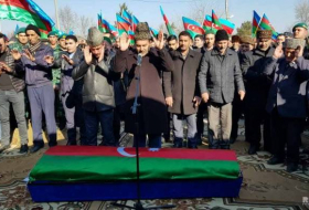 Азербайджан прощается с убитым армянами пограничником
