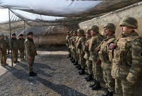 Министр обороны Азербайджана встретился с военнослужащими на передней линии фронта (ВИДЕО)