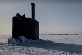 Сквозь 40 см льда: видео всплытия американской субмарины в Арктике