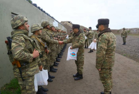 Министр обороны Азербайджана на передовой: военнослужащие подняты по тревоге (ВИДЕО)