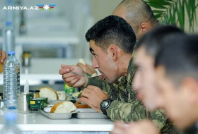 Рацион питания азербайджанских военнослужащих: говядина, морская и океанская рыба, свежие фрукты - ИНТЕРВЬЮ