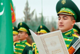 В Туркменистане старшеклассников призовут в армию еще до окончания школы