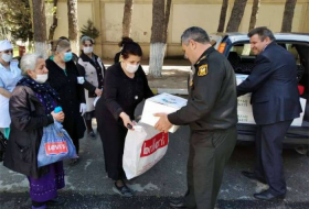 Малоимущим работникам госпиталя ВС Азербайджана оказана продовольственная и финансовая помощь