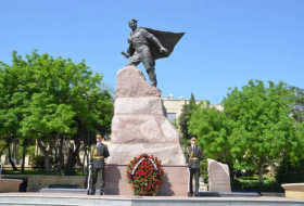 Азербайджанские офицеры почтили память соотечественников, погибших во II Мировой