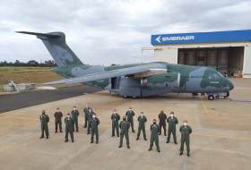 Третий тяжелый транспортник KC-390 передали бразильским военным