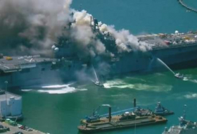 На военном корабле в США вспыхнул масштабный пожар - ВИДЕО