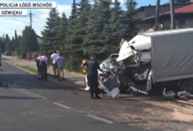 В Польше военный грузовик протаранил фургон