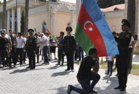 Две большие разницы: записывающиеся в добровольцы азербайджанцы и бегущие от армии армяне