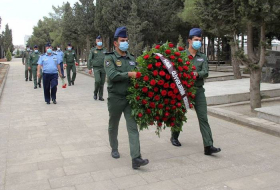 Делегация Министерства обороны Азербайджана посетила могилу военного пилота Рашада Атакишиева
