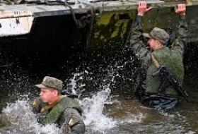 Во время военных учений в России обрушился мост: есть пострадавшие