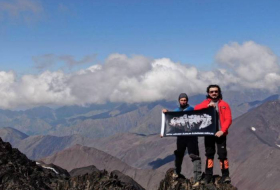 Азербайджанские альпинисты поднялись на вершину Базарюрд в память о товузских шехидах - ФОТО