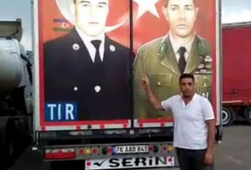 Грузинский пограничник снова попытался сорвать портреты героев Азербайджана и Турции - ФОТО