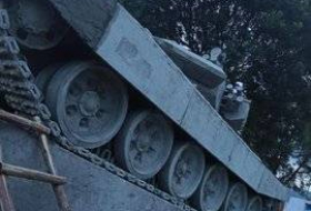 Первый в мире памятник танку Т-90 установили во Вьетнаме