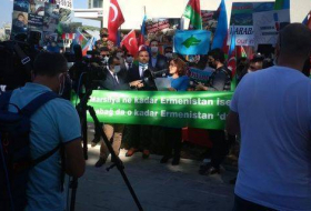 Азербайджанцы провели акцию перед посольством Франции в Анкаре