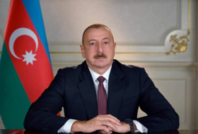 Граждане пишут Президенту: Да хранит Всевышний Вас и наших солдат. Карабах - это Азербайджан!”