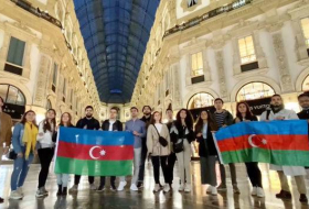 В Италии азербайджанские студенты поддержали нашу армию - ВИДЕО