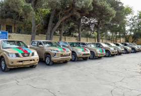 Автомобильная федерация Азербайджана передала национальной армии 10 внедорожников - ФОТО
