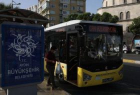 Надпись Can Azərbaycan на автобусах в Турции - ФОТО