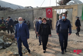 Делегация из Турции посетила пострадавшие в результате обстрела Гянджи территории 