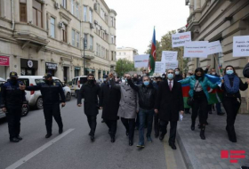 Перед посольством Франции в Баку проходит акция протеста - ФОТО