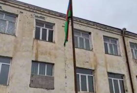 В селе Гюлаблы Агдамского района поднят азербайджанский флаг - ФОТО+ВИДЕО