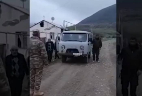 Азербайджанские военнослужащие помогали армянам вывезти имущество из сел Агдама - ВИДЕО