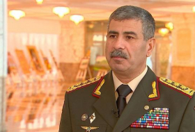 Министр обороны Азербайджана поздравил личный состав Армии с Днем солидарности азербайджанцев мира и Новым годом