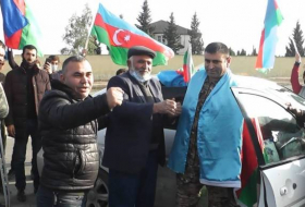Азербайджанский ветеран-сапер, потерявший на войне ногу, вернулся домой - ФОТО