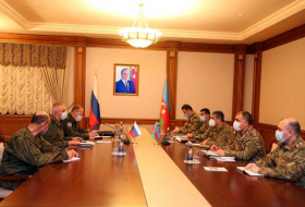 Министр обороны Азербайджана принял командующего миротворческими силами России в Карабахе