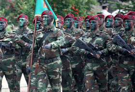 На дороге Горис-Капан стоят азербайджанские военнослужащие