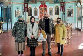 Прихожане русской православной церкви Гянджи связали шерстяные носки и отправили солдатам 