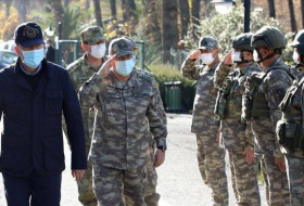 Глава Минобороны Турции прибыл с инспекцией на границу с Сирией