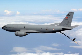 ВВС Турции отработали дозаправку самолета НАТО в небе над Румынией - ВИДЕО