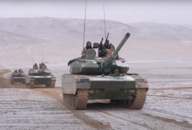Китайский легкий танк Тип 15 с «реактивной броней»  показали на видео
