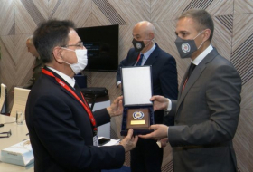 Мадат Гулиев встретился с министром обороны Сербии