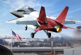 Boeing начинает серийное производство учебных самолетов Red Hawk