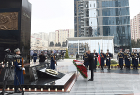 Президент Ильхам Алиев и первая леди Мехрибан Алиева посетили памятник Ходжалинскому геноциду - ОБНОВЛЕНО